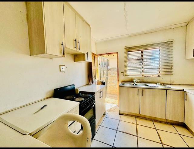 3 BEDROOM HOUSE FOR SALE IN VANDERBIJLPARK CE 4